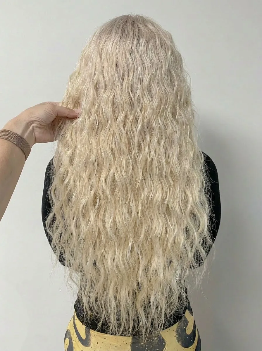 Nachher: gleichmäßiges, strahlendes Blond mit mehr Länge