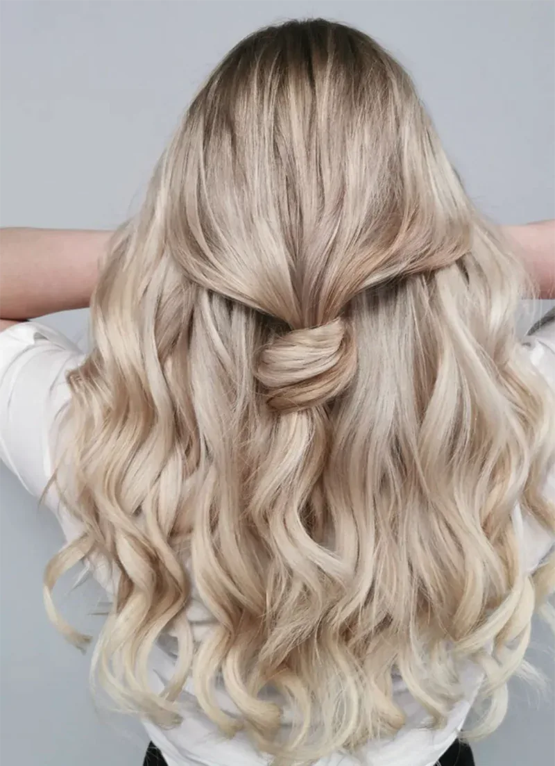 Lange blonde Haare nach einer Haarverlängerung bei MADCUT